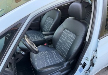 Kia Venga Mikrovan 1.4 DOHC CVVT 90KM 2015 Kia Venga 1.4 90KM Navi Panorama Kamera KEY Bezwypadkowy Dla wymagajacy, zdjęcie 22