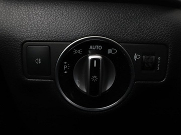 Mercedes Klasa B W246 Sports Tourer Facelifting 1.6 180 BlueEFFICIENCY Edition 122KM 2017 Mercedes B 180 navi klima grzane fotele czujniki, zdjęcie 30