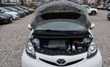 Toyota Aygo I Hatchback 5d Facelifting 1.0 VVT-i 68KM 2013 Toyota Aygo Klimatyzacja Nawigacja TOM TOM Elektryczne Szyby Benzyna 68KM, zdjęcie 22