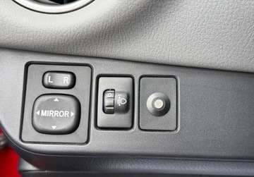 Toyota Yaris III Hatchback 5d Facelifting 1.0 VVT-i 69KM 2016 Toyota Yaris Salon Polska, Serwis ASO, Czujniki park. 1 rej IV 2017r. 69KM, zdjęcie 8