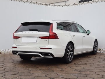Volvo V60 II  Kombi 2.0 T5 250KM 2019 Volvo V60 T5 2.0, Automat, Skóra, Navi, Klima, zdjęcie 4