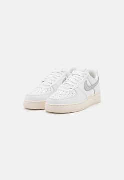 Кроссовки Nike AIR FORCE 1 '07 Низкие, белые с серебристым логотипом 42.5