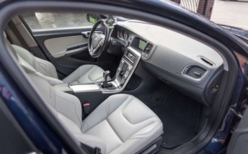 Volvo V60 I Kombi Facelifting 2.0 D4 DRIVE-E 181KM 2015 Volvo V60 Volvo V60 D4 Ocean Race 2.0 Diesel 181KM, zdjęcie 29