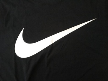 Koszulka Męska Czarna Logo Nike Bawełna SWOOSH SPORTSWEAR DX1983-010 r. XS