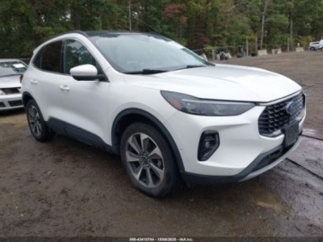 Ford Kuga III 2023 Ford Kuga 2023 r., 2,0L PLATINIUM 2.0 Benzyna 250KM, zdjęcie 2