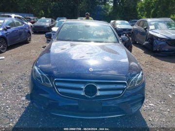 Mercedes Klasa E W213 2019 Mercedes-Benz Klasa E 2019 Mercedes-Benz E-Class E 300 4MATIC Sedan 2.0, zdjęcie 1