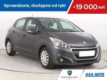 Peugeot 208 I Hatchback 5d Facelifting 1.2 PureTech 82KM 2016 Peugeot 208 1.2 PureTech, Salon Polska