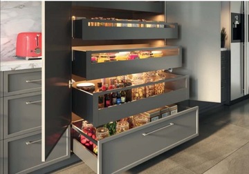 Внутренняя передняя панель Axis Pro H=110 белого цвета