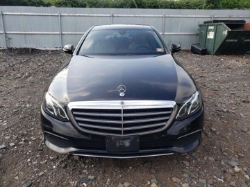 Mercedes Klasa E W213 2017 Mercedes-Benz Klasa E 2017 MERCEDES-BENZ E 300 4MATIC 2.0 Benzyna 241KM, zdjęcie 5