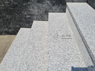 Камень для лестницы из серого гранита, изготовленный на заказ. И