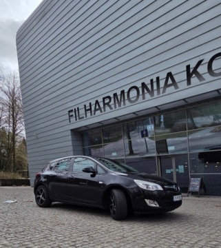 Opel Astra J Hatchback 5d 1.4 Turbo ECOTEC 140KM 2011 OPEL ASTRA J 2011 1.4 Turbo, zdjęcie 3