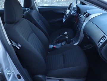 Toyota Corolla X Sedan Facelifting 1.6 Valvematic 132KM 2011 Toyota Corolla 1.6 Valvematic, Salon Polska, zdjęcie 8