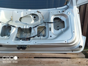 MITSUBISHI COLT VI FACELIFT 5D VÍKO KUFRU STŘÍBRNÁ A50 SKLO (OKNO)