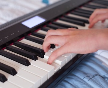 ROLAND GO:PIANO Компактное пианино с настольным компьютером