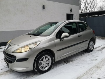 Peugeot 207 Hatchback 5d 1.4 16V 88KM 2007 Peugeot 207 1.4 16V 88KM Klimatyzacja Isofix, zdjęcie 9