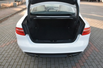 Jaguar XE Sedan 2.0 i4 250KM 2018 Jaguar XE 25T 2.0T 250KM 2018r. Skóra Panorama, zdjęcie 20