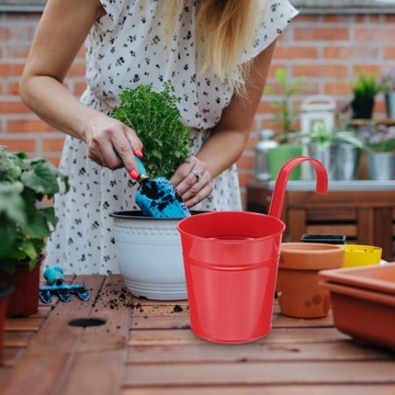 ЦВЕТНЫЙ ПОДВЕСНОЙ МЕТАЛЛИЧЕСКИЙ ЦВЕТОЧНЫЙ ГОРШОК С ПОДСТАВКОЙ ДЛЯ РАСТЕНИЙ (КРАСНЫЙ)