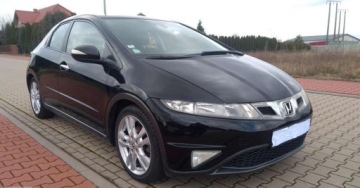 Honda Civic VIII Hatchback 3d 1.8 i-VTEC 140KM 2010 Honda Civic Honda Civic VIII 1.8 i 140KM 95tyskm przebiegu 1.8 Benzyna