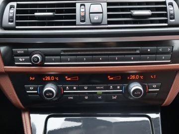 BMW Seria 5 F10-F11 Limuzyna 520d 184KM 2014 BMW 5 520d, 181 KM, Automat, Navi, Xenon, zdjęcie 11