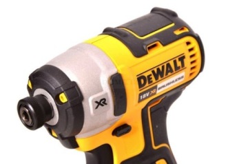 Отвертка DEWALT DCF887P2