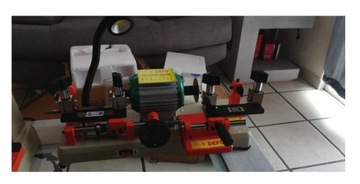 Машина для копирования ключей DEFU 238BS