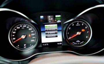 Mercedes GLC C253 2017 Mercedes-Benz GLC Bardzo bogate wyposazenie 2.0 Hybryda 320KM, zdjęcie 31