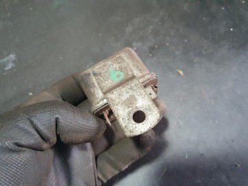 SAMOCHÓD FIAT 126 MALUCH REGULATOR PRZEKAŹNIK ELEMENT ELEKTRYCZNY