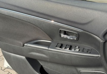 Mitsubishi ASX I SUV Facelifting 2016 1.6 117KM 2017 Mitsubishi ASX 1.6 117KM Xenon Key-less Kamera CLIMATRONIC Bezwypadkowy Se, zdjęcie 31