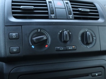 Skoda Fabia II Hatchback Facelifting 1.2 TSI 85KM 2014 Skoda Fabia 1.2 TSI, Salon Polska, Serwis ASO, zdjęcie 11