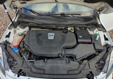 Volvo V40 II Cross Country D3 150KM 2013 Volvo V40 R-DESIGN D3 2,0 R5 150KM Automat 2.0 Diesel 150KM, zdjęcie 13