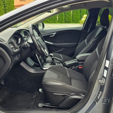 Volvo V40 II Cross Country 2.0 D2 DRIVE-E 120KM 2016 Volvo V40 II 2.0 D2 Drive-E Summum, zdjęcie 17