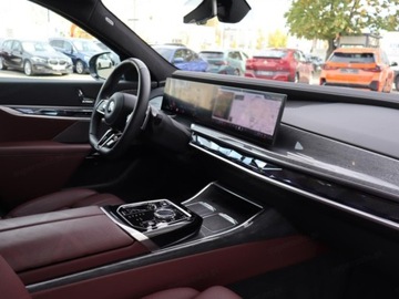 BMW Seria 7 G70 Sedan 3.0 40d 299KM 2025 BMW Seria 7 740d xDrive Sport Sedan 3.0 (299KM) 2025, zdjęcie 16