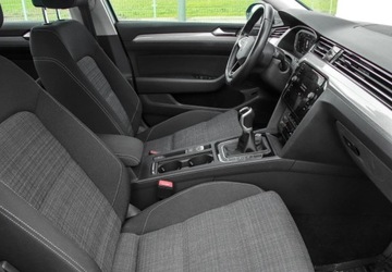 Volkswagen Passat B8 Variant Facelifting 1.5 TSI EVO 150KM 2022 Volkswagen Passat 1.5 TSI 150 KM Business Autoalarm Podgrzewane Fotele Cyf, zdjęcie 12