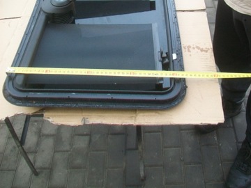 УНИВЕРСАЛЬНЫЙ РУЧНОЙ ЛЮК С ЖАЛЮЗИ, ПОДНЯТЫЙ