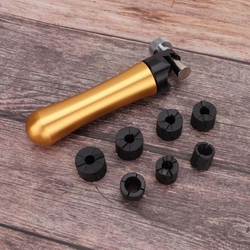 Набор зажимов для крепления инструмента.