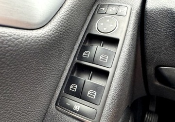 Mercedes Klasa C W204 Limuzyna 1.8 180 K 156KM 2010 Mercedes-Benz Klasa C Parktronik przod tyl Podgrzewane fotele pol-skora el, zdjęcie 23