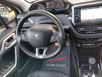 Peugeot 2008 I SUV Facelifting 1.2 PureTech 110KM 2018 Peugeot 2008 Automat Panorama Kamera Navi Sensor Alu 1.2 Benzyna 110KM, zdjęcie 20