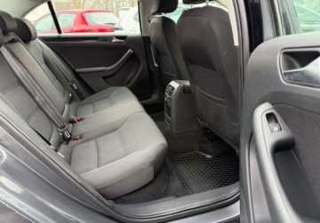 Volkswagen Jetta VI Sedan 1.2 TSI 105KM 2013 Volkswagen Jetta Salon Polska. Serwis ASO Czujniki 1.2 Benzyna 105KM, zdjęcie 17