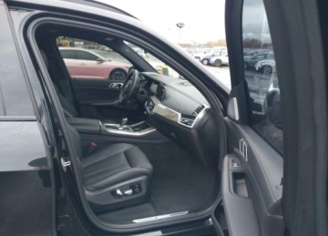 BMW X5 G05 M SUV 4.4 M50i 530KM 2020 BMW X5 M 2020r., M50i, 4.4L, od ubezpieczalni 4.4 Benzyna 530KM, zdjęcie 9