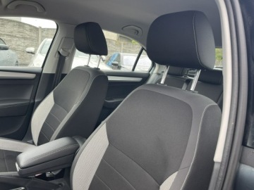 Skoda Rapid II Liftback Facelifting 1.0 TSI 110KM 2018 Škoda RAPID Skoda RAPID Salon PL Klimatyzacja, zdjęcie 8