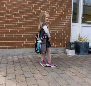 Baby Dan - Дорожный стол для игр детей