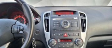 Kia Ceed I SW Facelifting 1.6 DOHC CVVT 126KM 2010 Kia Ceed 1.6 125 KM bezwypadkowa klimatronic szyberdach 1.6 Benzyna 125KM, zdjęcie 23