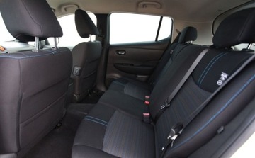 Nissan Leaf II Hatchback Elektryczny 40kWh 150KM 2018 Nissan Leaf Bateria 100 PEWNY Full Dealer ASO Navi Pakiet ZIMA Gwarancja f, zdjęcie 17