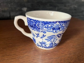 Фарфоровая кобальтовая чашка Churchill England Blue Willow с китайским мотивом