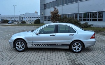 Mercedes Klasa C W203 Sedan W203 1.8 (C 180 Kompressor) 143KM 2002 Mercedes-Benz Klasa C 1,8 (143KM) Skory 1.8 Benzyna 143KM, zdjęcie 1