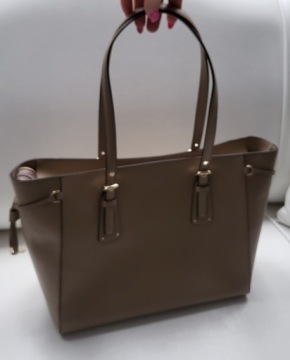 MICHAEL KORS бежевый кожаный Voyager