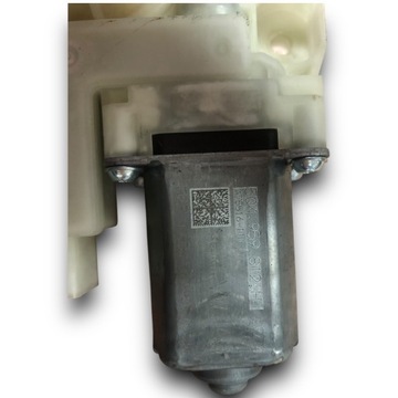 MOTOREK OKNO LEVÝ ZADNÍ 5Q4959812H