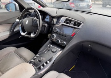 DS 5 Hatchback (Citroen) 2.0 HDi Hybrid4 200KM 2014 Citroen DS5 Bezwypadekserwisfull wersja4x4 2.0 Hybryda 200KM, zdjęcie 8