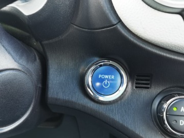 Toyota Yaris III Hatchback 5d Hybrid 100 74KM 2013 TOYOTA YARIS Hybrid 100 74KM,Automat, Kamera cofania, Nawigacja, zdjęcie 11