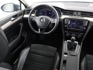 Volkswagen Passat B8 Variant 1.8 TSI BlueMotion Technology 180KM 2017 VW Passat 1.8 TSI, Salon Polska, Serwis ASO, zdjęcie 6